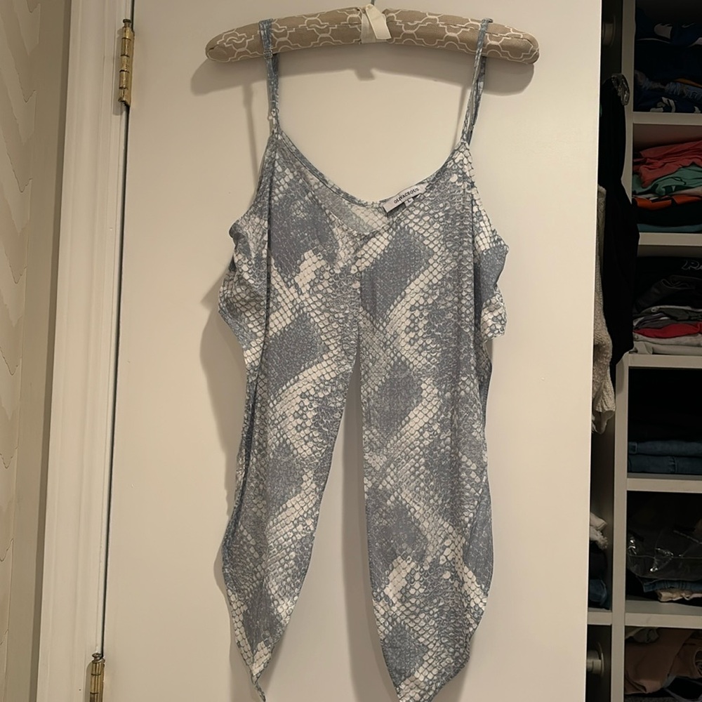 OLIVACEOUS tie top